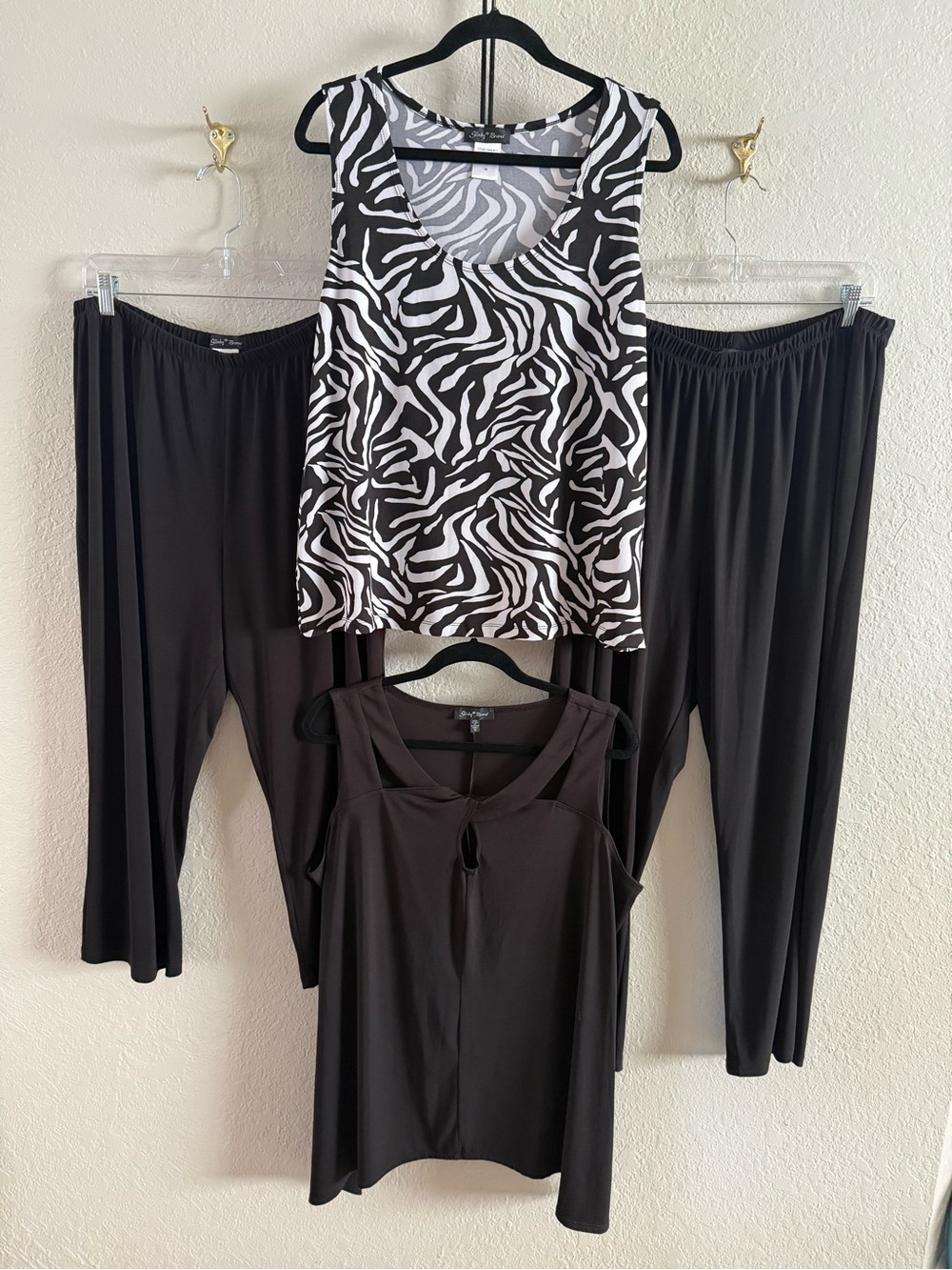Slinky Brand Size 1X 4Pc. Bundle 2 Tank Tops 2 Pants Black Stretchy Excellent